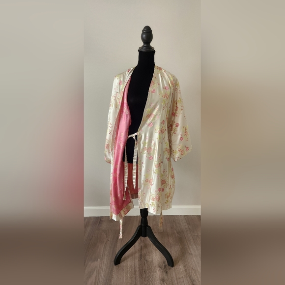 Gorgeous floral print robe - Picture 4 of 8